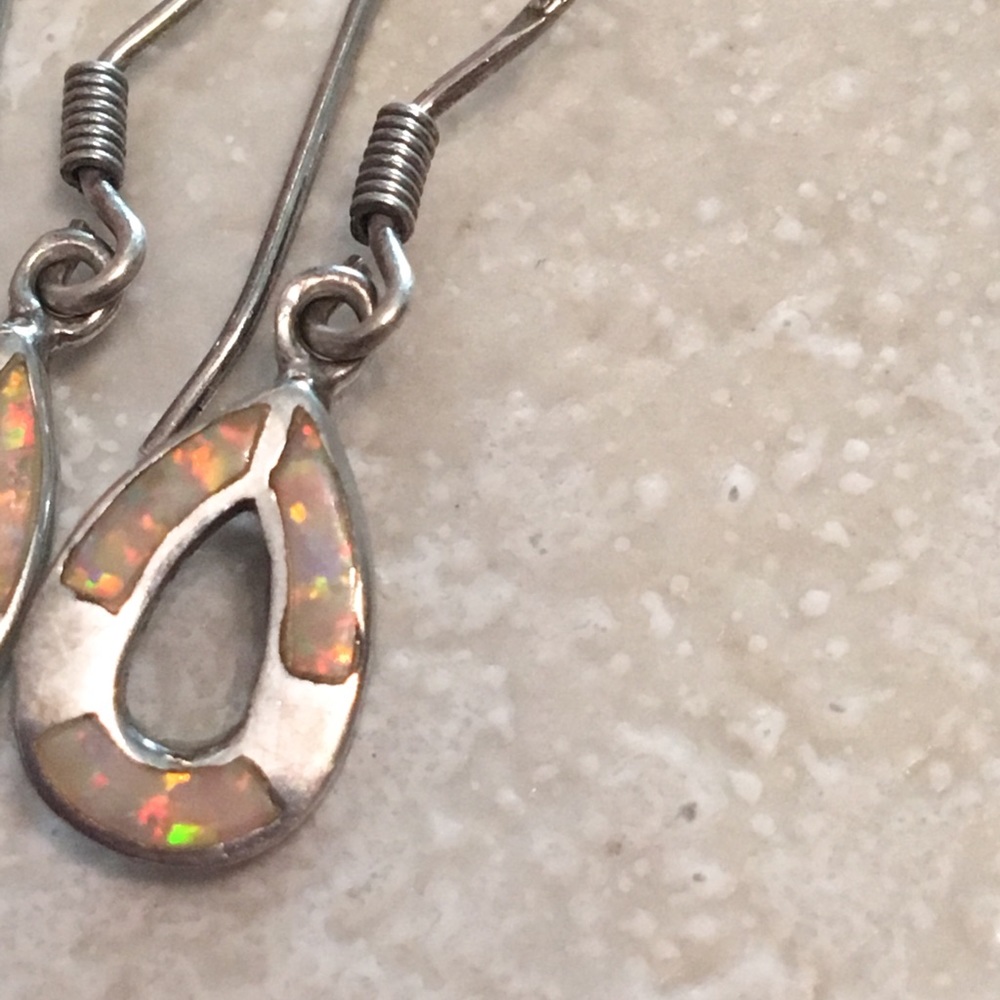 Stunning sterling silver and opal earrings! - Picture 6 of 6